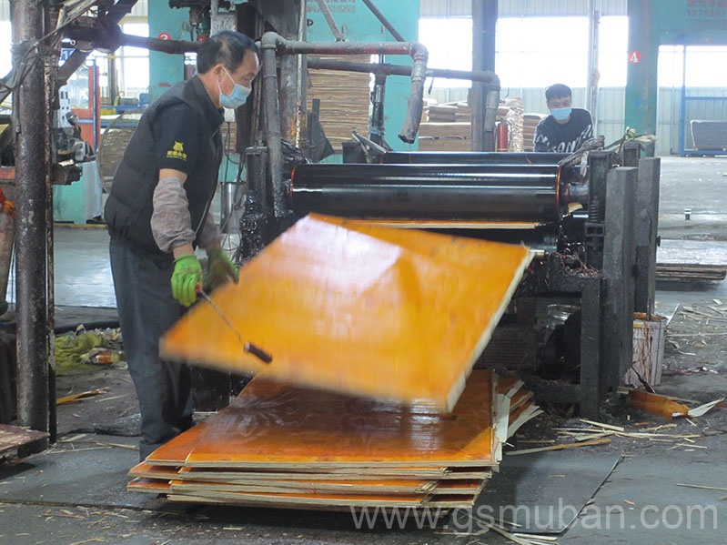 建筑紅木板批發(fā)哪個(gè)好?紅色模板如何選購 建筑紅木板批發(fā)哪個(gè)好?紅色模板如何選購