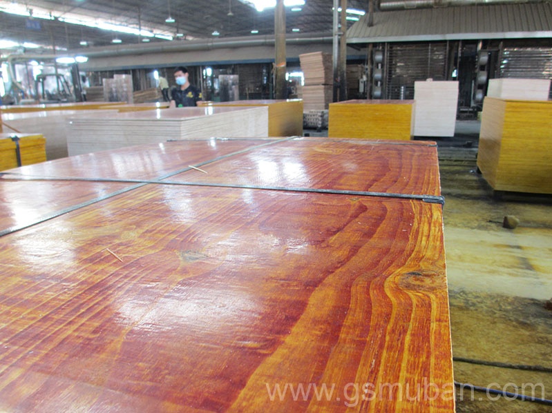 建筑紅木板批發(fā)哪個(gè)好?紅色模板如何選購 建筑紅木板批發(fā)哪個(gè)好?紅色模板如何選購